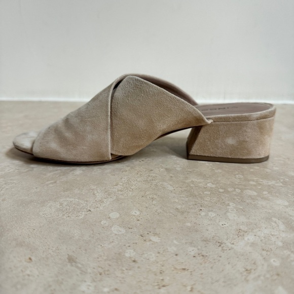 Vince Karsen Beige Suede Block Heel Slide Sandals Womens Size 8.5 M Open Toe - Picture 7 of 13